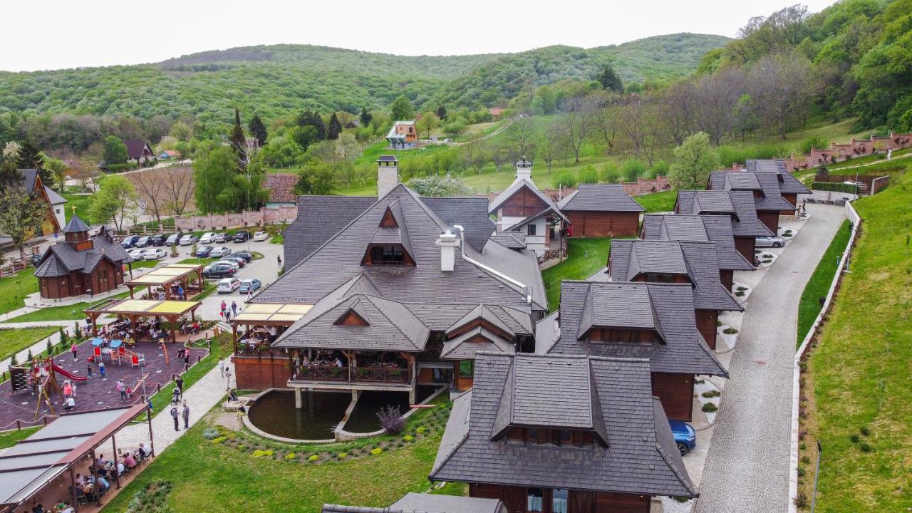 Etno Naselje Vrdnicka Kula Hotell Vrdnik Exteriör bild