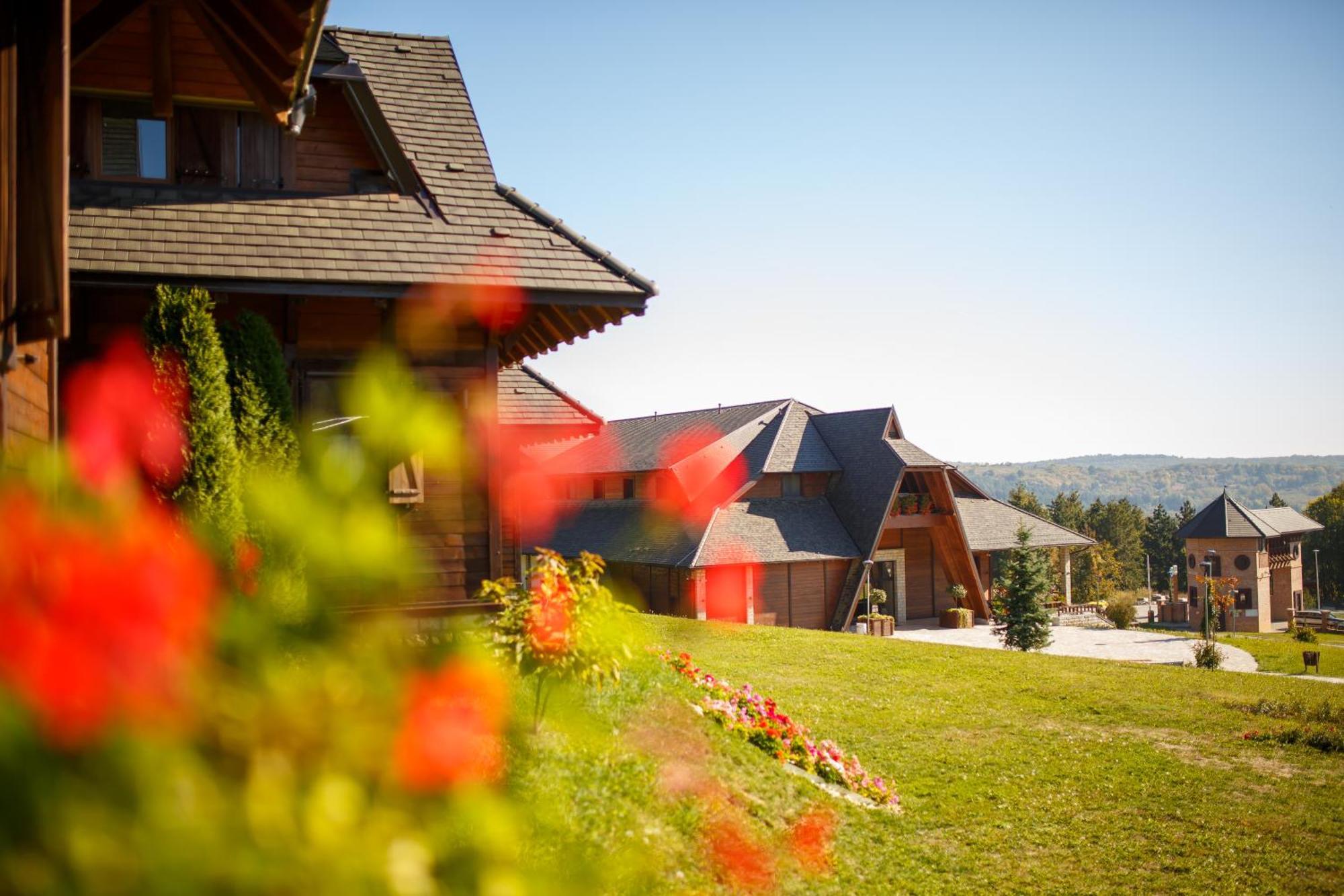 Etno Naselje Vrdnicka Kula Hotell Vrdnik Exteriör bild