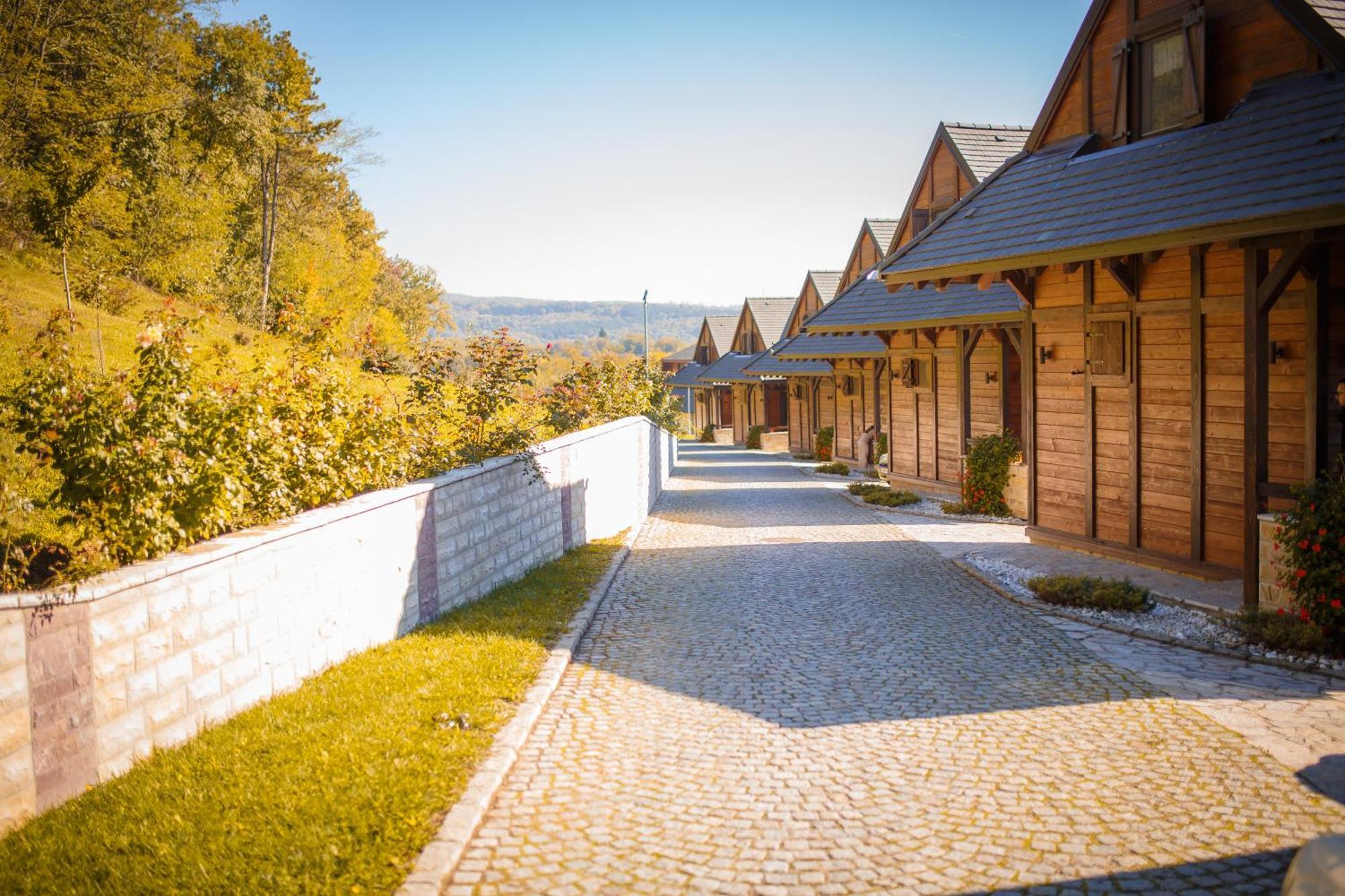 Etno Naselje Vrdnicka Kula Hotell Vrdnik Exteriör bild